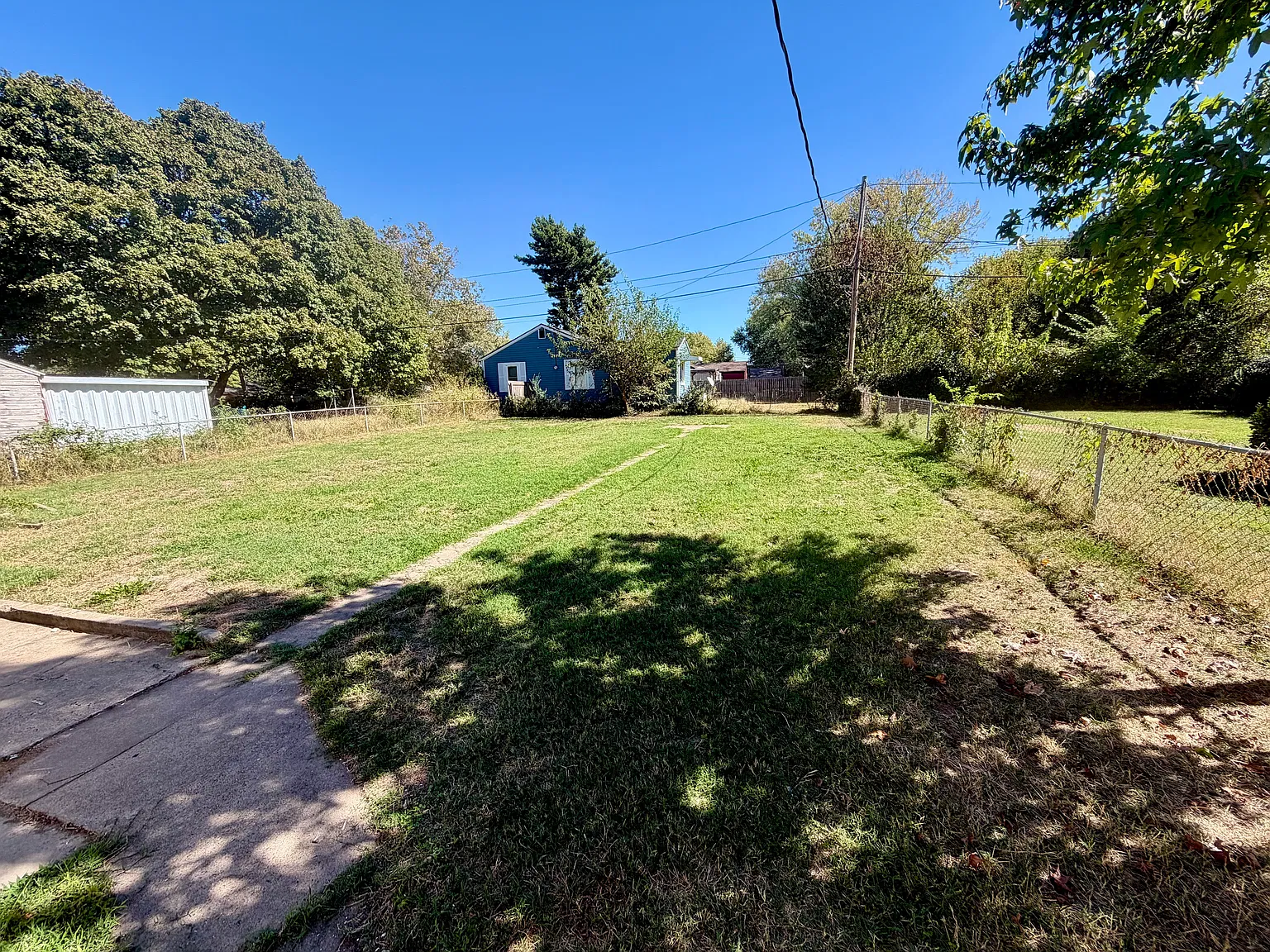 3 bed, 864 sqft, $1,200 — Photo 3