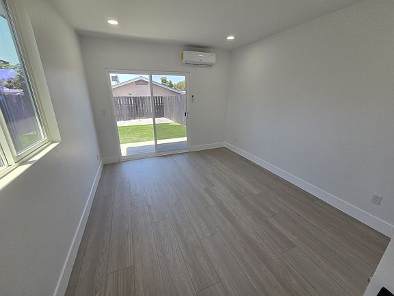 3rd image of 2836 Washington St #B