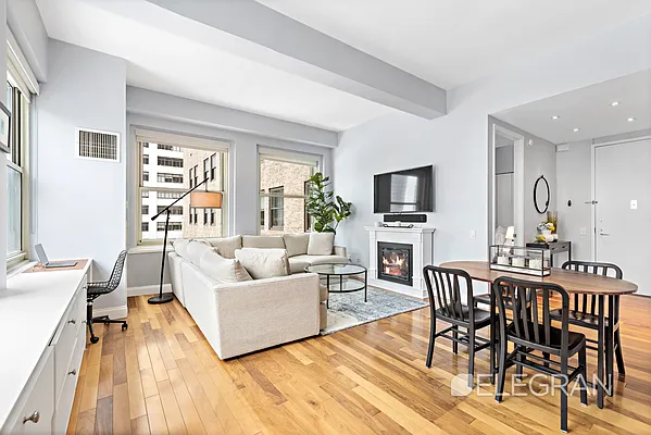 Sold by (Legacy) Elegran | media 4