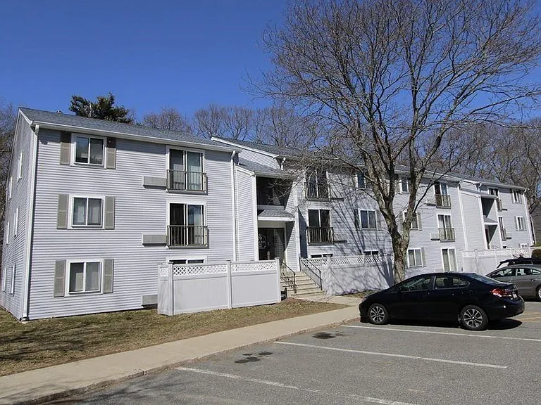 19 Village Rock Ln #7 — Photo 1