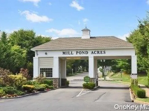 105 Pond View Drive #105, Port Washington, NY 11050