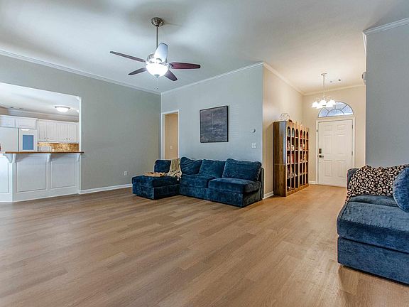 4th image of 306 Hidden Meadows Dr