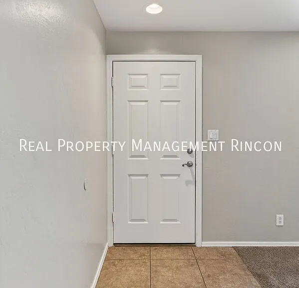 904 N Desert Ave #C — Photo 4
