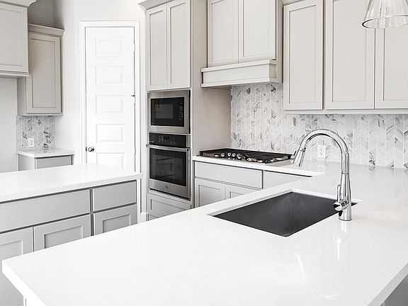 3rd image of 431 Alexander Avenue