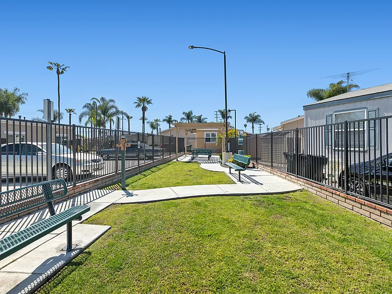 Palm Lodge Estates — Photo 53