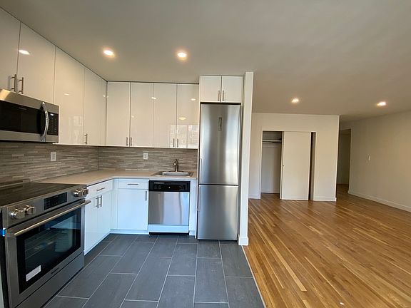 4th image of 144 W 23rd St APT 12F