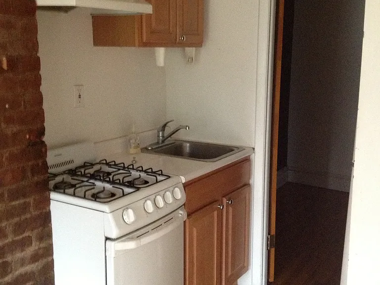 416 E 9th St #B — Photo 4
