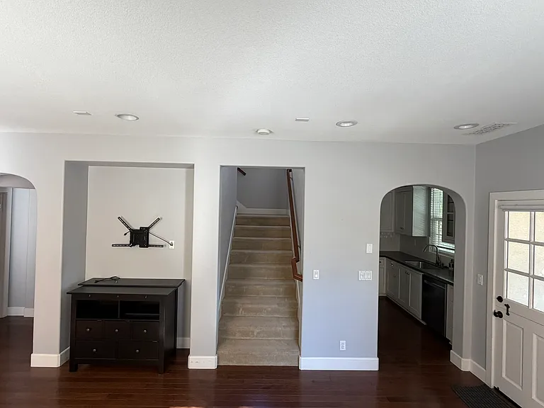 1179 Campbell Ave — Photo 11