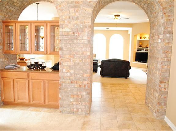 Pretty archway leading to the family room and kitchen.