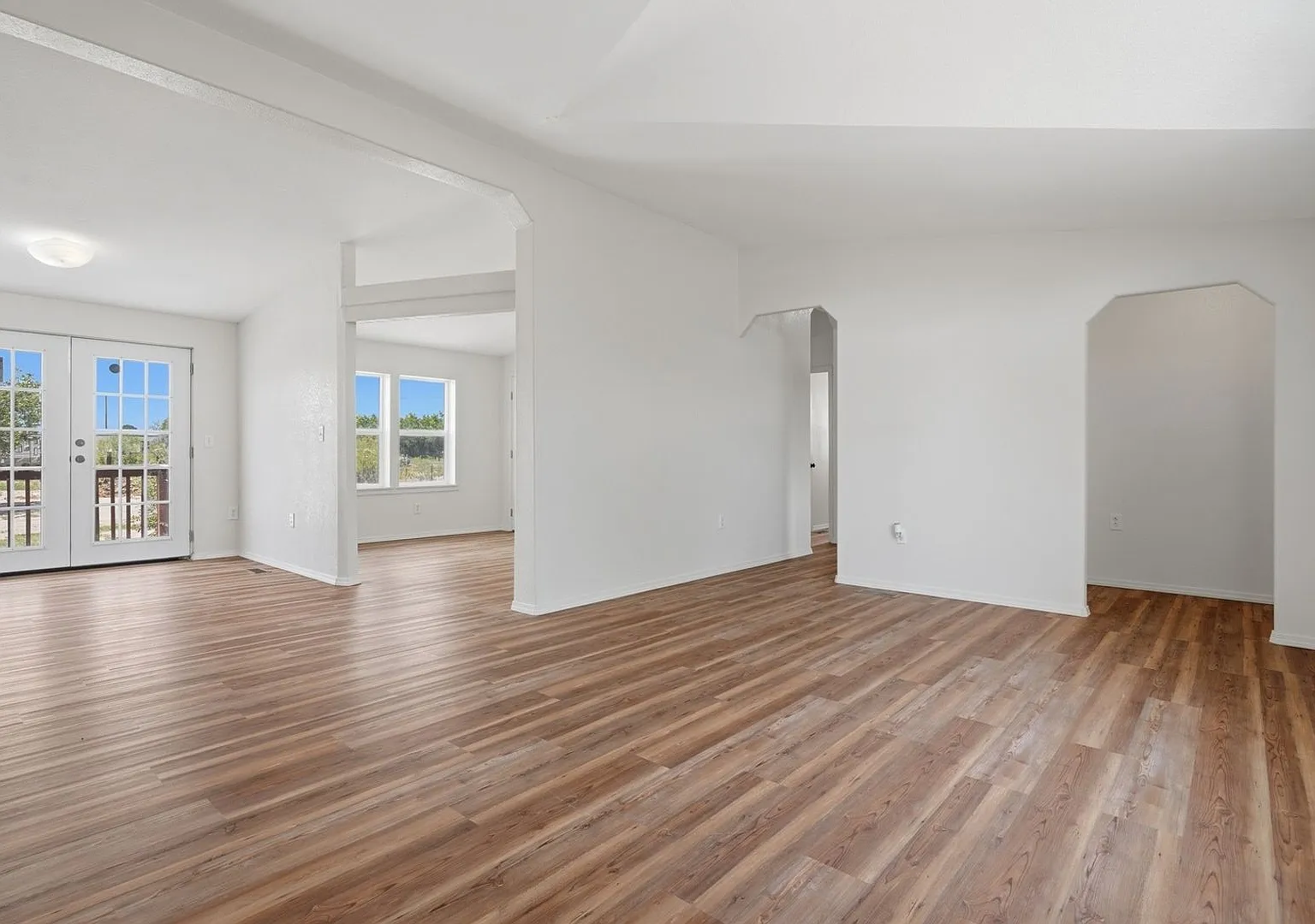 Spacious 3BR House with Den near Dona Ana Rd & Thorpe Rd — Photo 2