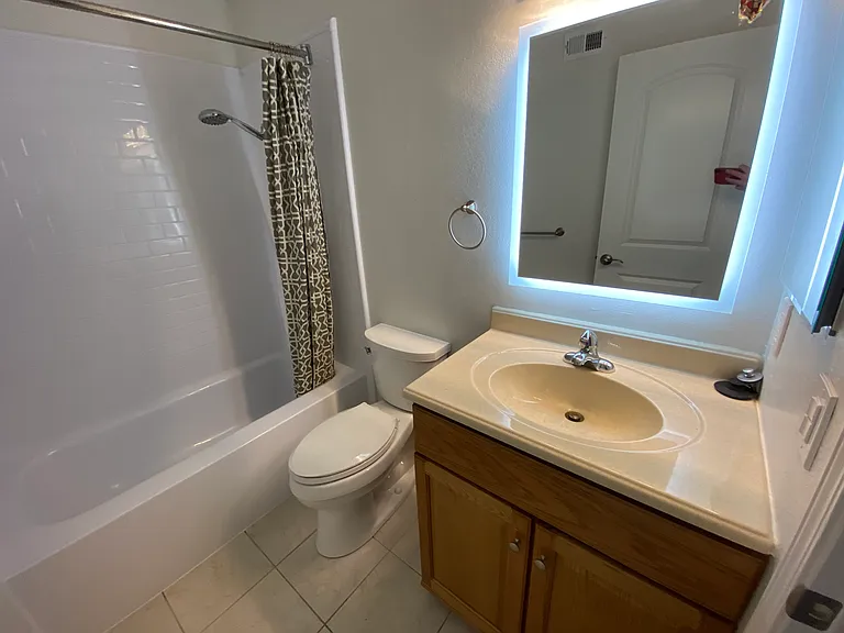 1016 Poplar Dr — Photo 15