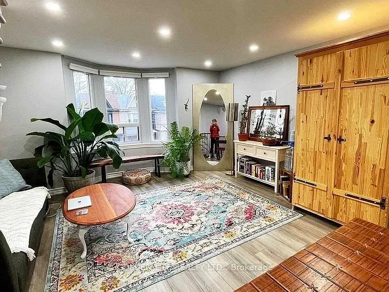786 Pape Ave #UPPER — Photo 7