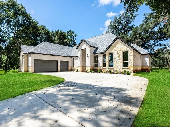 21611 Chenango Lake Dr, Angleton, TX 77515