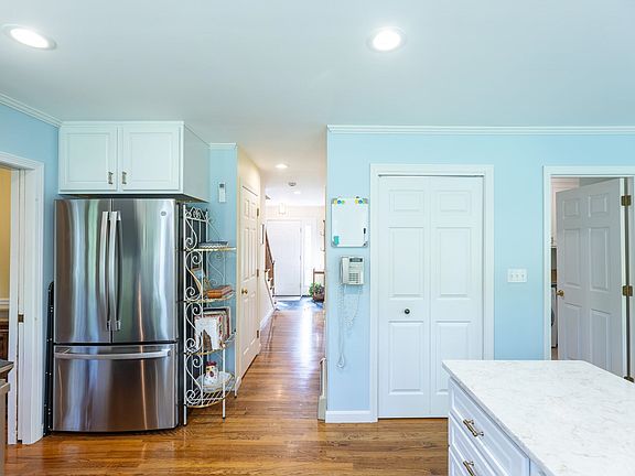 3rd image of 262 Hawk Pine Road