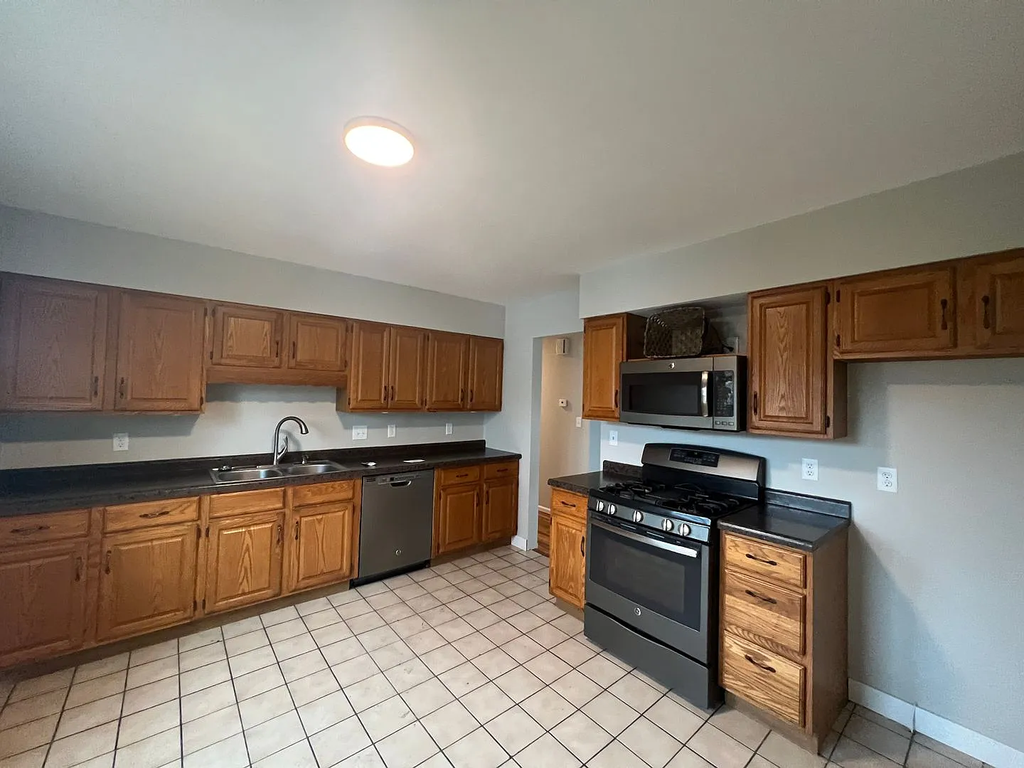 Coming Soon! 3 Bedroom Home!! — Photo 2
