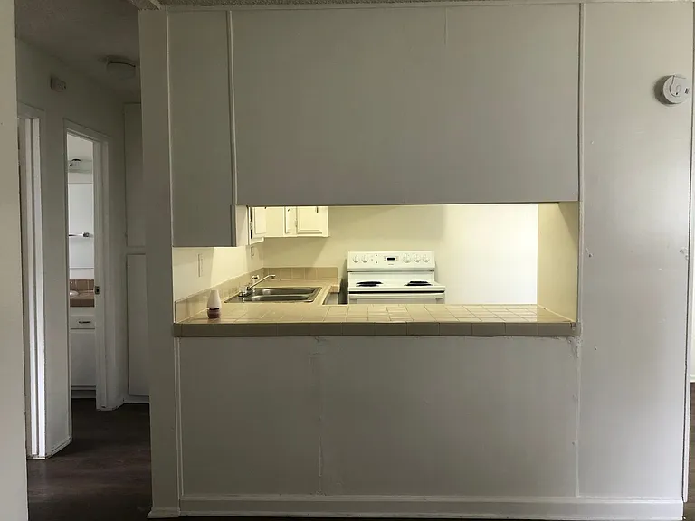 508 S Victoria Ave — Photo 7
