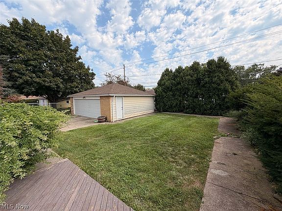 3rd image of 7239 Oakwood Rd