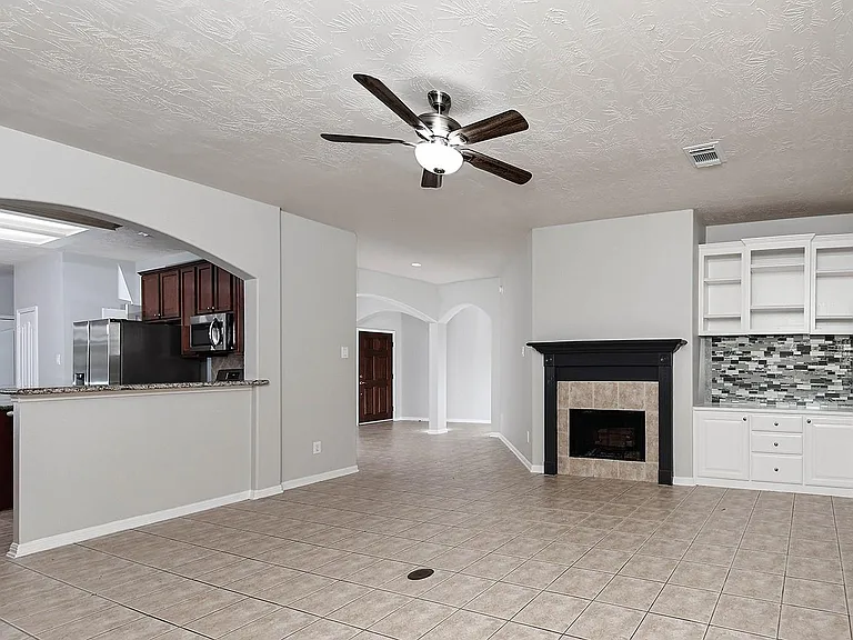 11 Fair Light Ct — Photo 8