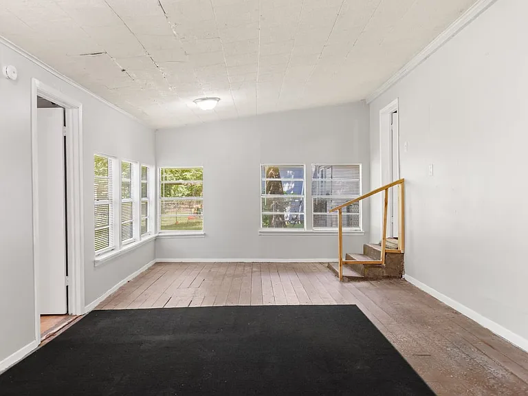802 W Navasota St — Photo 16