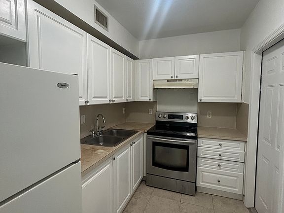 3rd image of 1945 Calais Dr APT 3