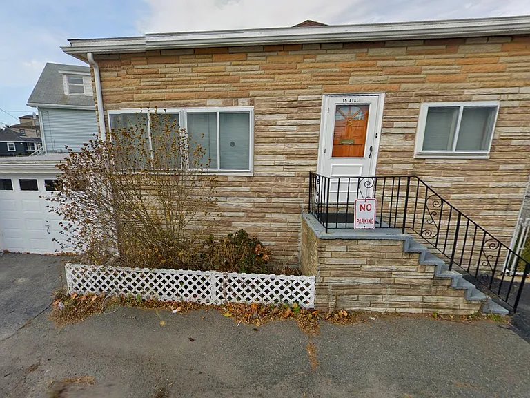 15 Avalon St — Photo 14