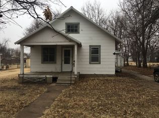 1014 E 6th St, Newton, KS 67114