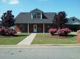 206 Nanih Waiya Ln, Poteau, OK 74953