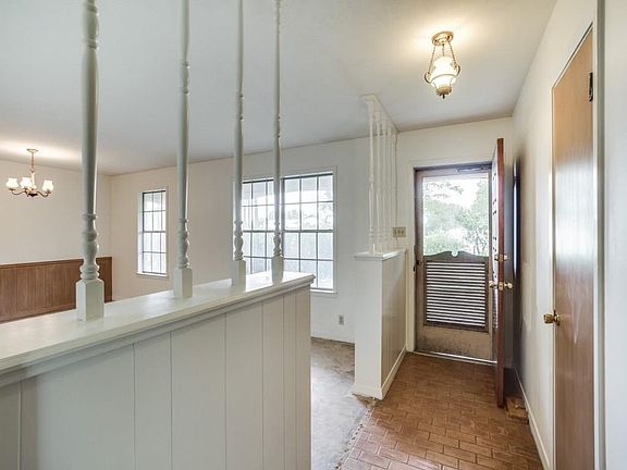 Entrance looking into dining area.