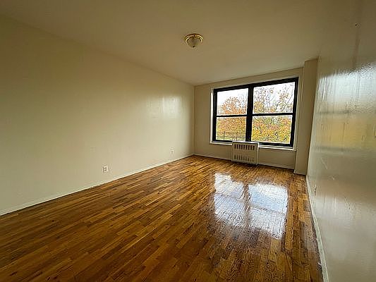 3rd image of 284 Eastern Pkwy APT 4F