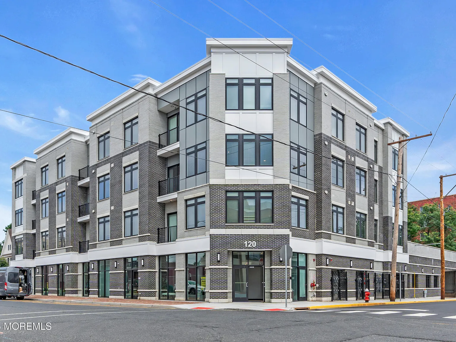 1 bed, 1.0 bath, 747 sqft, $3,700 — Photo 1