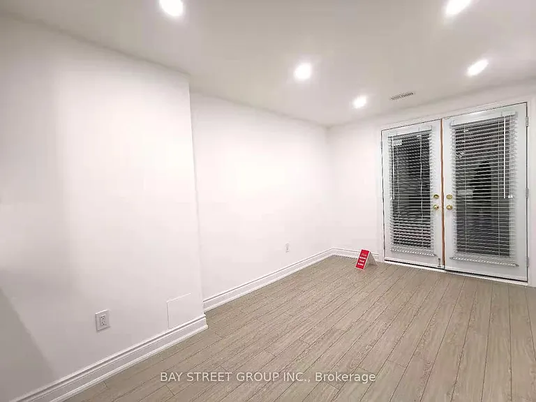 267 Bathurst Glen Dr #BASEMENT — Photo 4