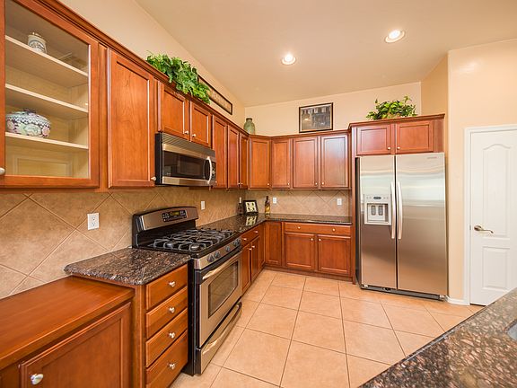 4th image of 8106 N Fallen Petal Dr