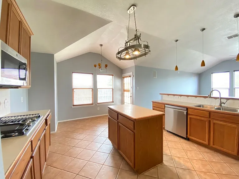 1328 Falcon Holw — Photo 14