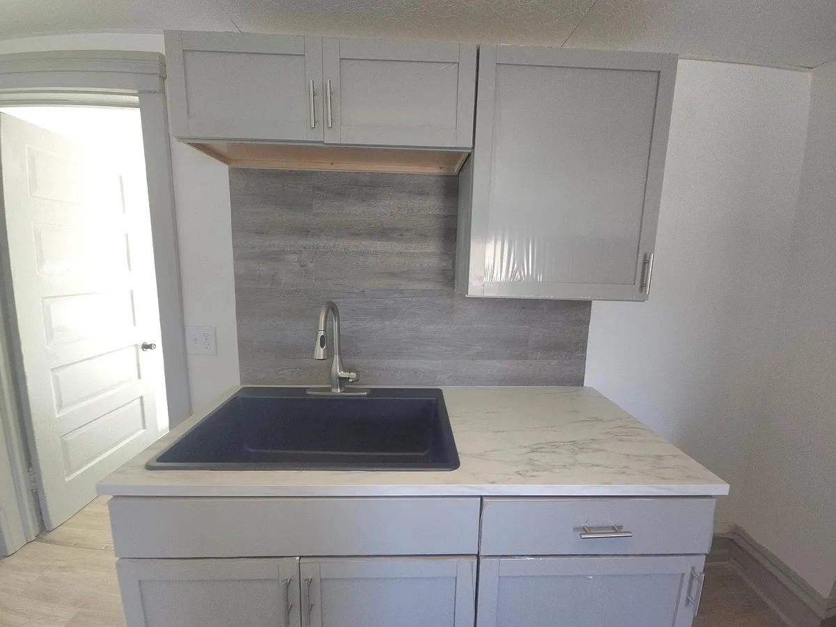 Building Photo - 1709 Linden Ave #2
