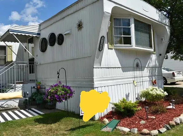 21325 Chalet Dr, Macomb, MI 48044