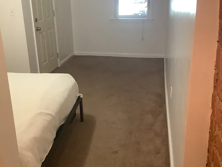 331B S Laurel St #B — Photo 8