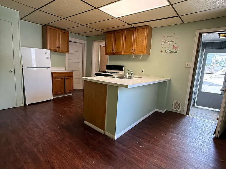 53 Hazel St #1L — Photo 2