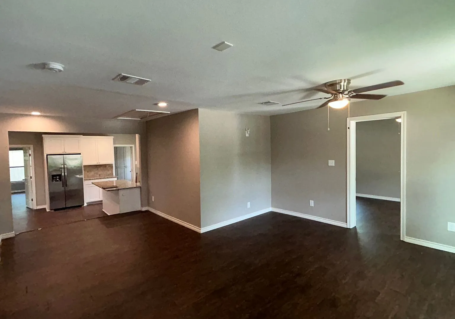 Charming 3 Bedroom/3 Bath Near TCU — Photo 2