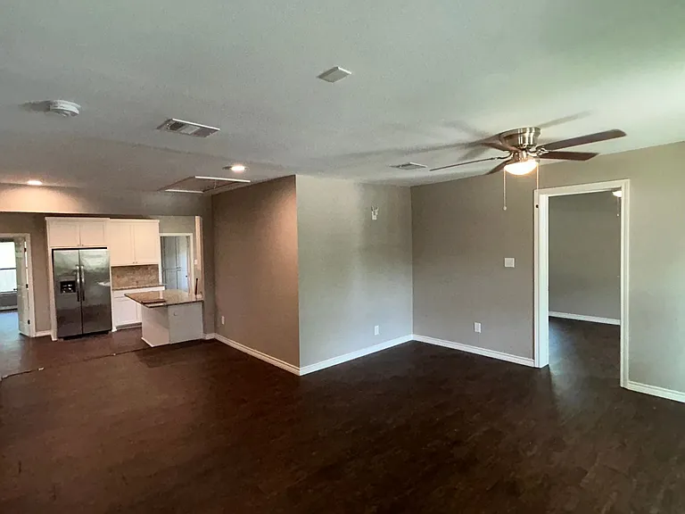 2816 Gordon Ave — Photo 2