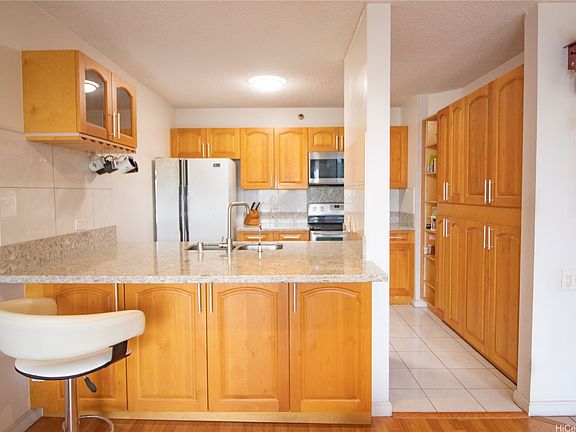 3rd image of 60 N Beretania St APT 604