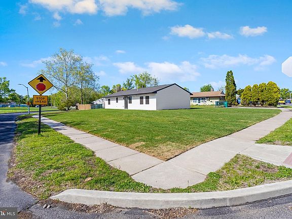 3rd image of 30 Orangewood Dr