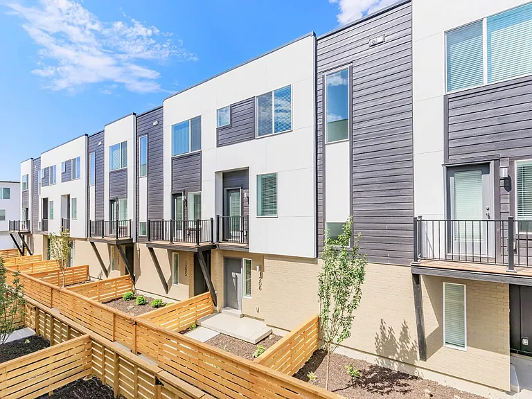 Crescent Townhomes — Photo 11