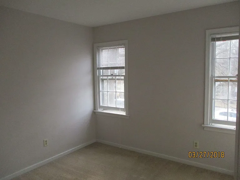 1912 Millsap Ln — Photo 11