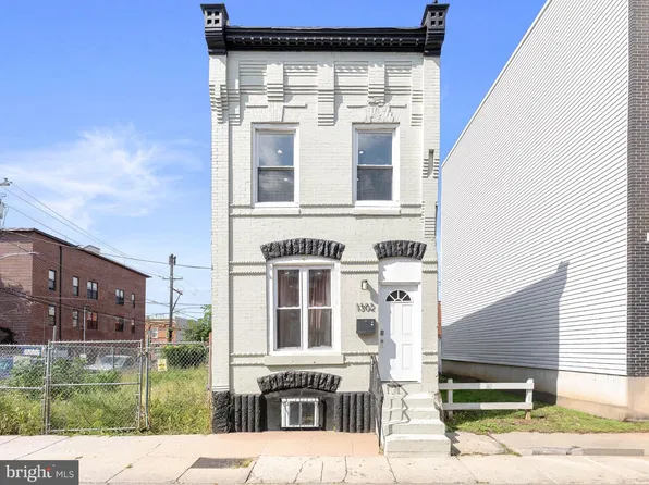 1302 N Dover St, Philadelphia, PA 19121