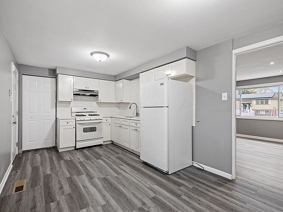 5th image of 17833 John Ave