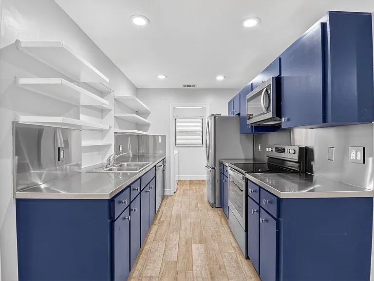 725 Heron Dr — Photo 14