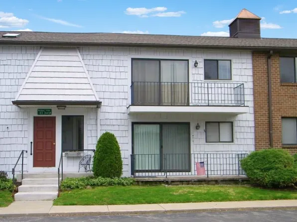 11-8 High Gate Trl, Fairport, NY 14450