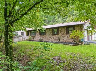 2312 Meadowlake Rd, Sciota, PA 18354