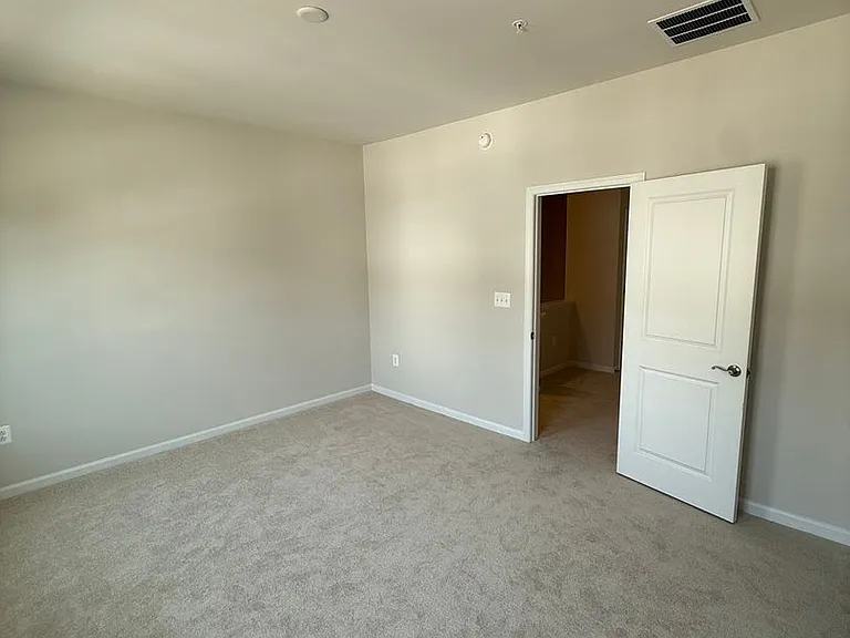 1915 Barolo Blvd — Photo 13