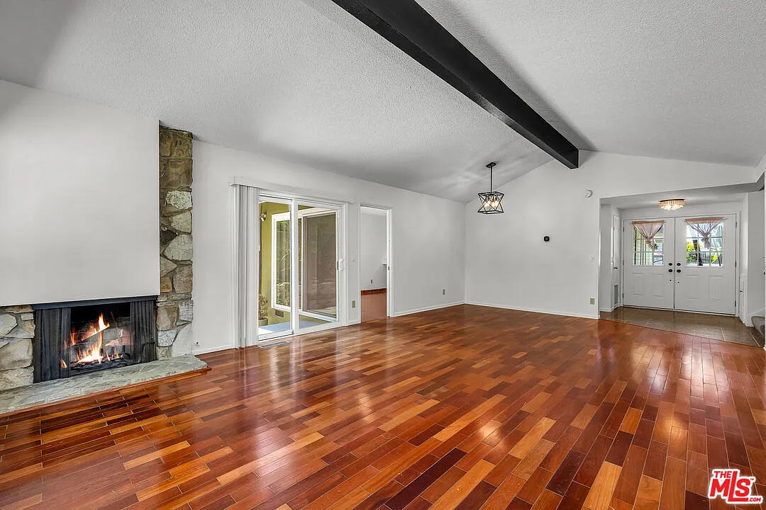 4 bed, 3.0 bath, 2362 sqft, $6,500 — Photo 3